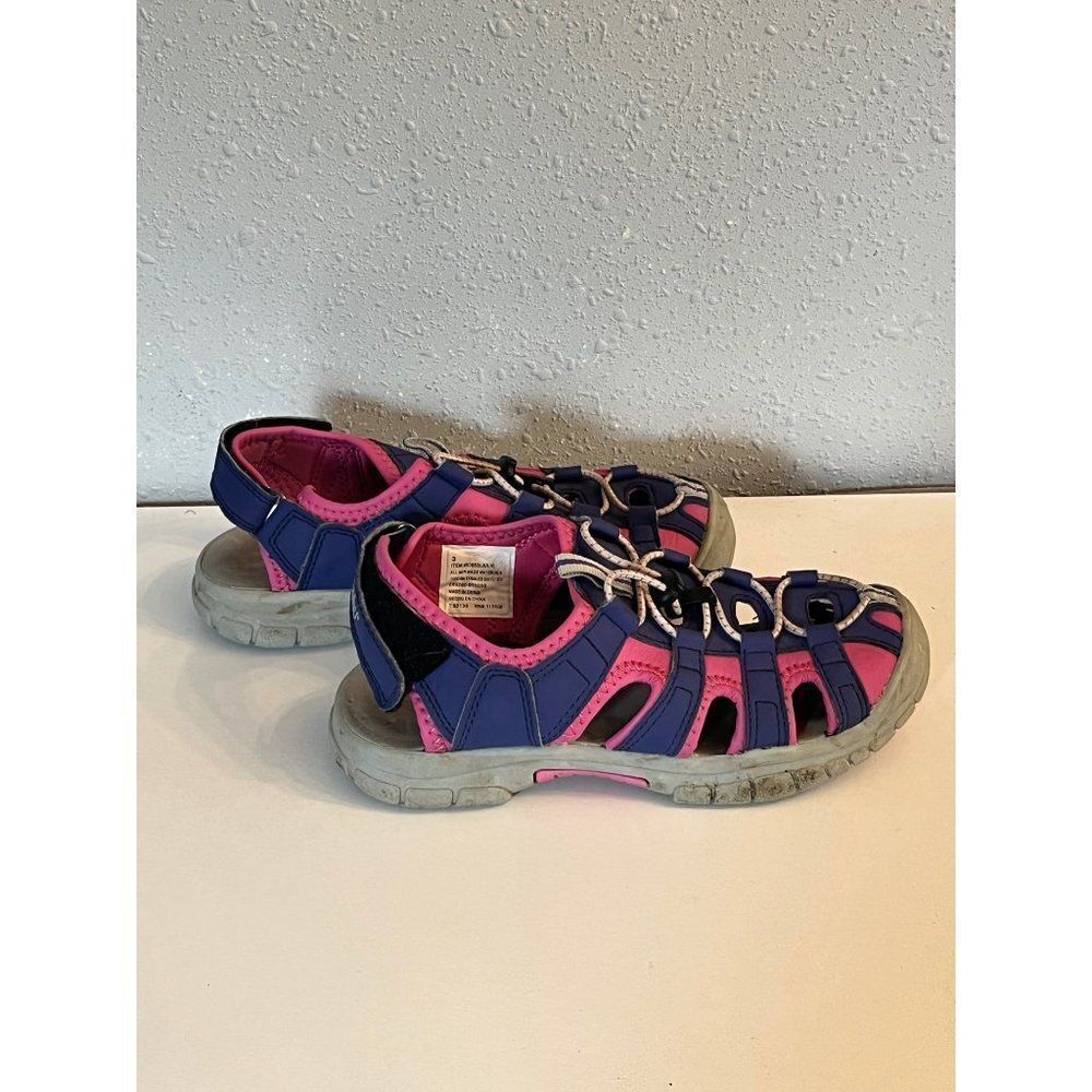 Khombu "Jenny" Girls Closed Toe Sandals size 3 EE